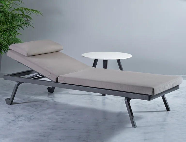 Etesian Lounger