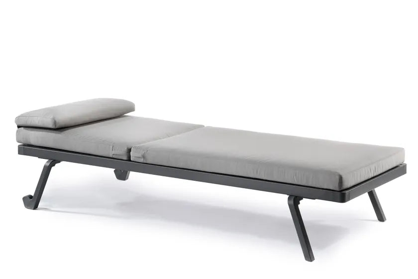 Etesian Lounger di Gaber