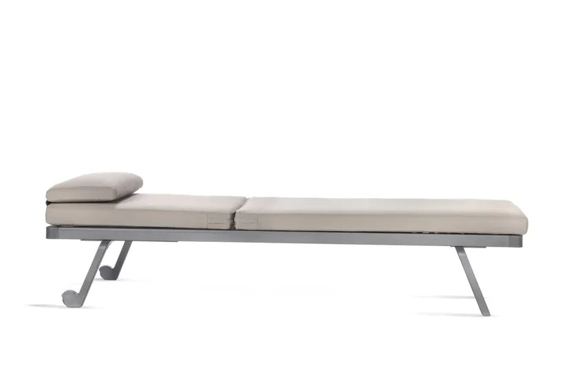 Etesian Lounger di Gaber